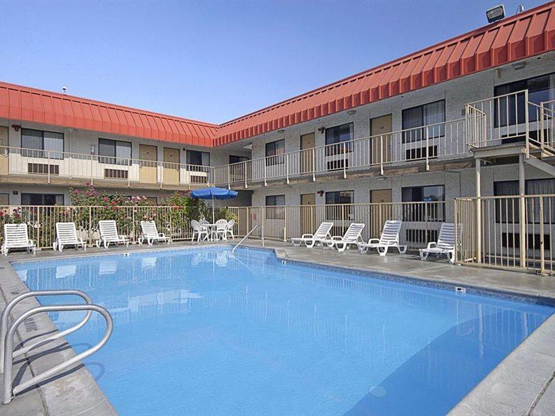 Days Inn By Wyndham Fresno South Екстериор снимка