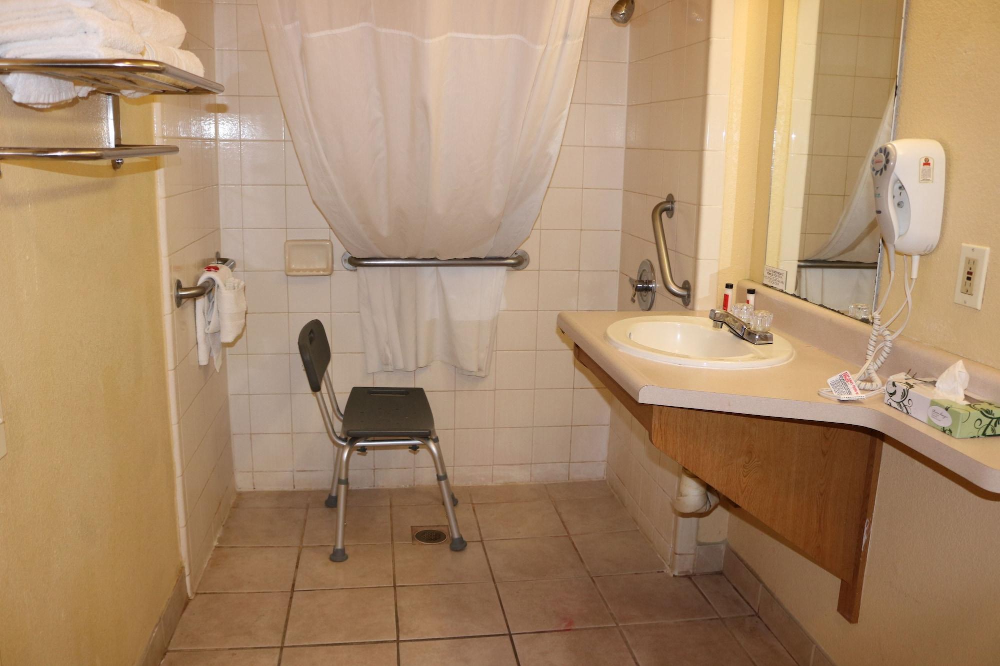 Days Inn By Wyndham Fresno South Екстериор снимка