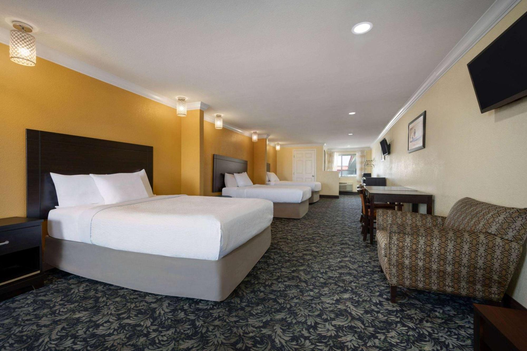 Days Inn By Wyndham Fresno South Екстериор снимка