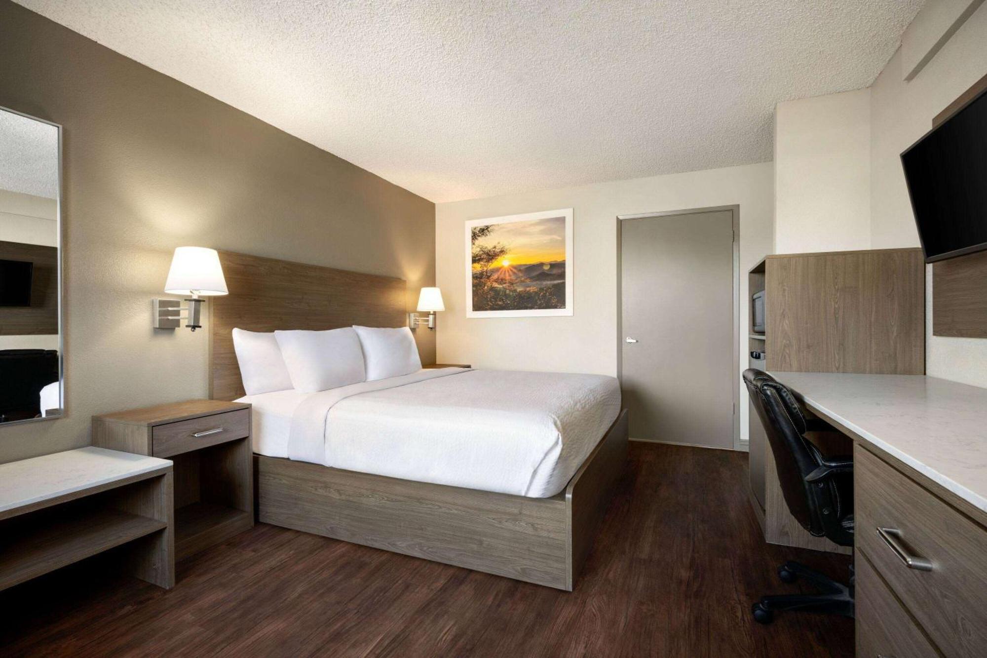Days Inn By Wyndham Fresno South Екстериор снимка