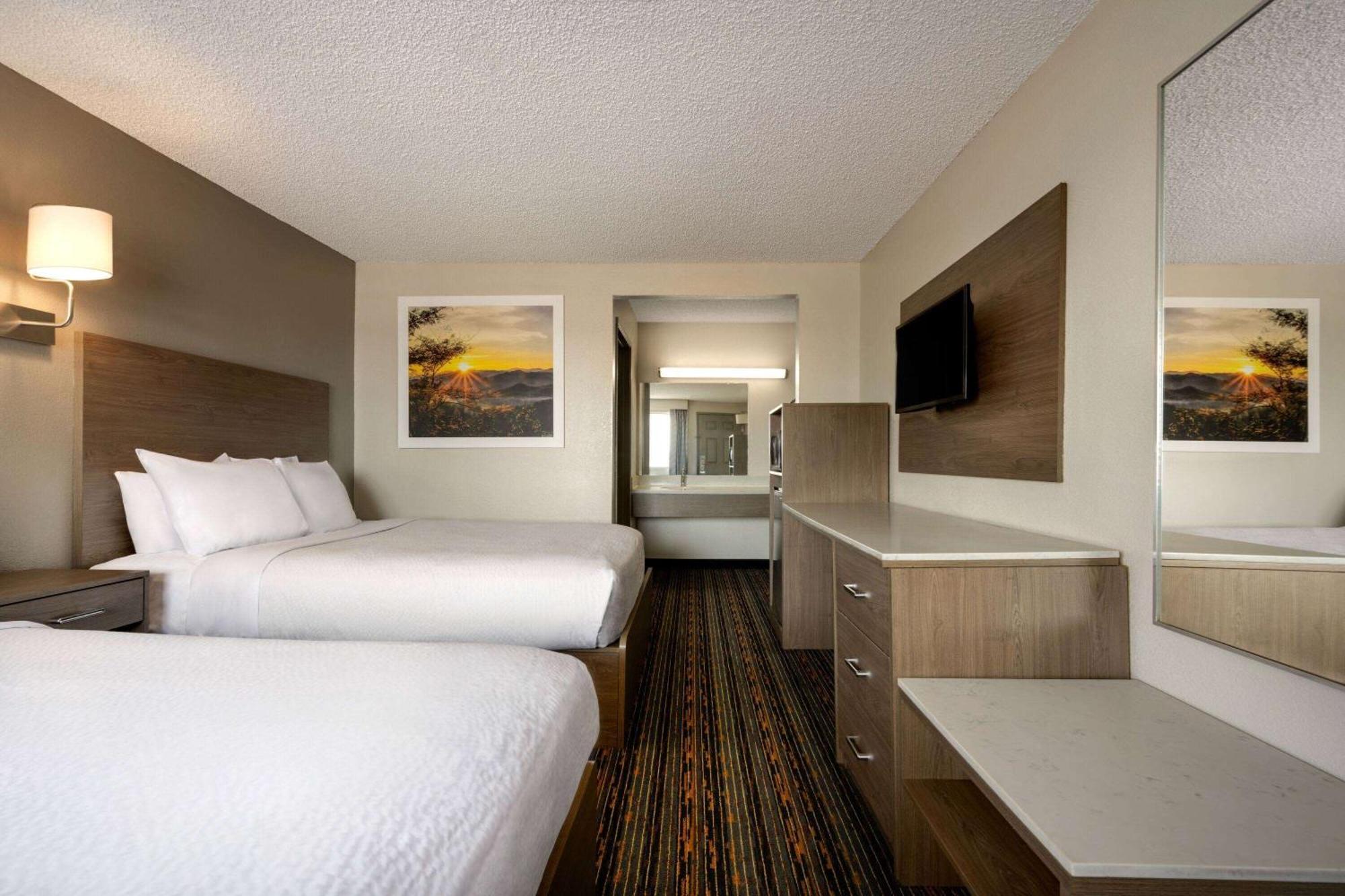 Days Inn By Wyndham Fresno South Екстериор снимка