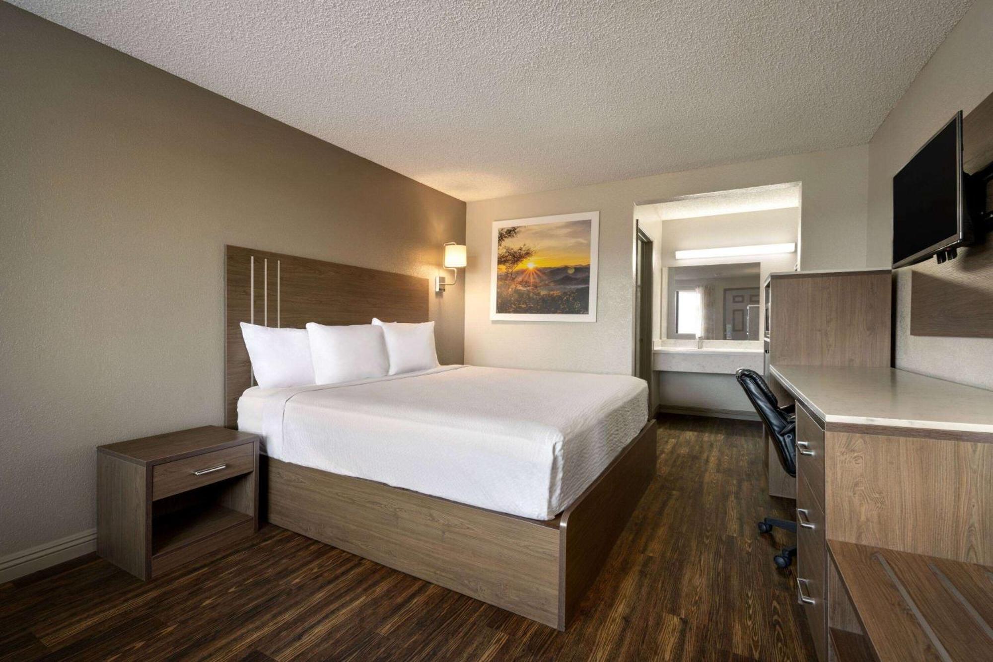 Days Inn By Wyndham Fresno South Екстериор снимка