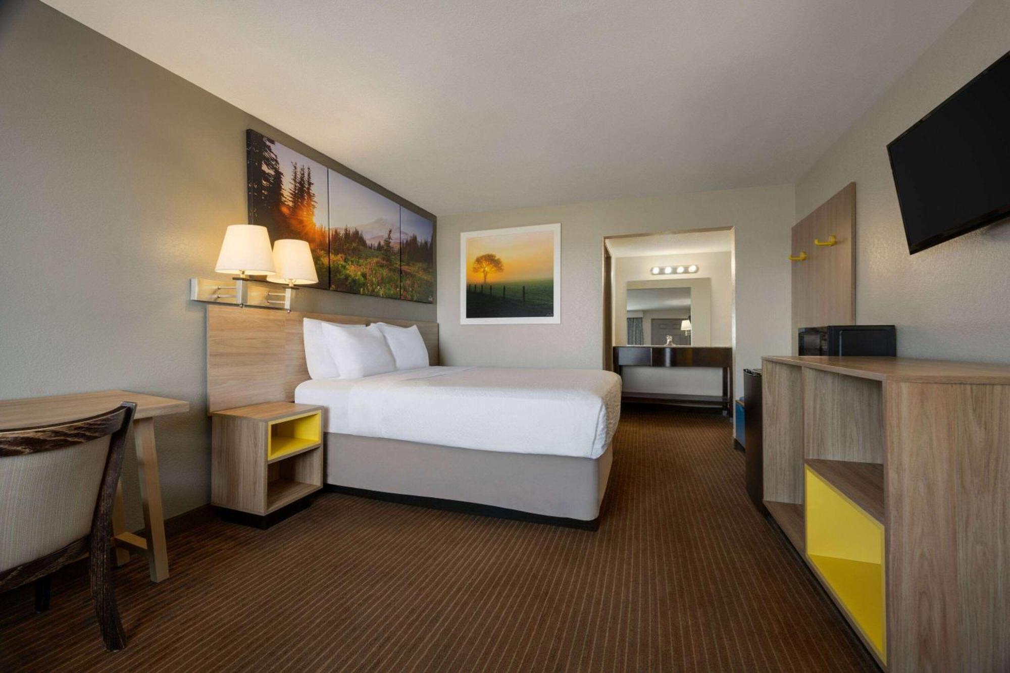 Days Inn By Wyndham Fresno South Екстериор снимка
